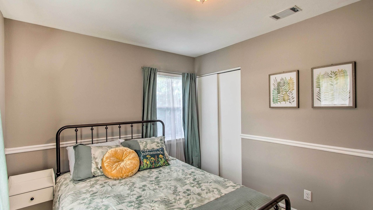 Photo of Bedroom in Country Club Estates