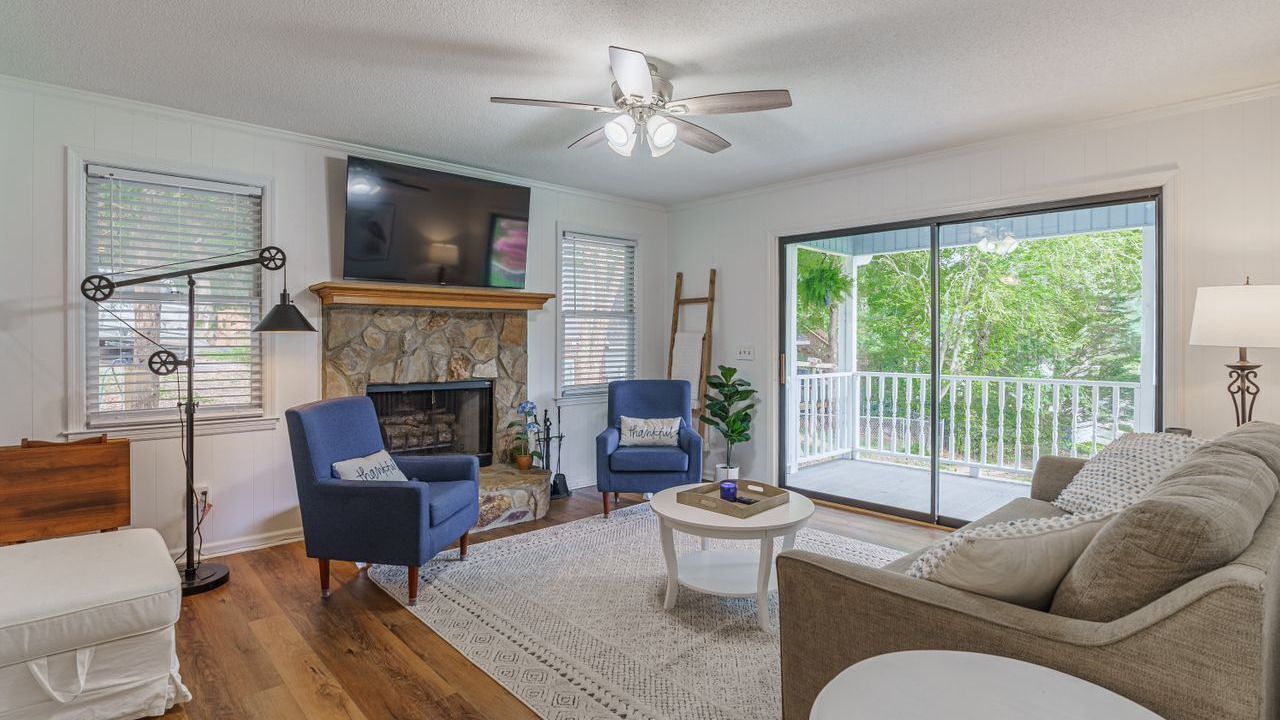Photo of Livingroom in Newberry Shores