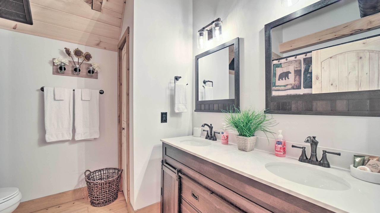 Photo of Bathroom in Maggie Valley