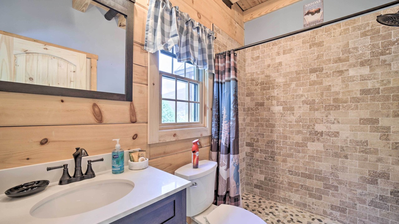 Photo of Bathroom in Maggie Valley