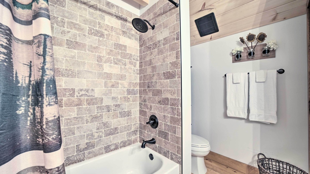 Photo of Bathroom in Maggie Valley