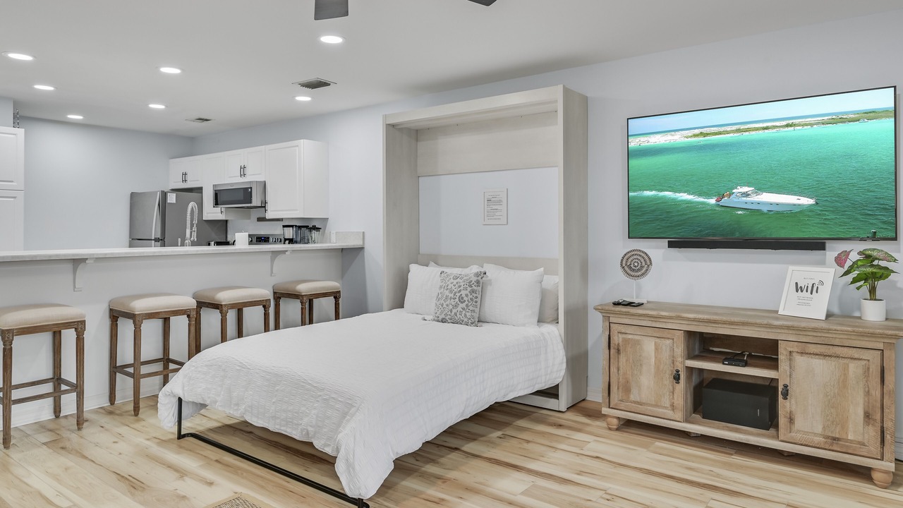 Photo of Bedroom in Miramar Beach