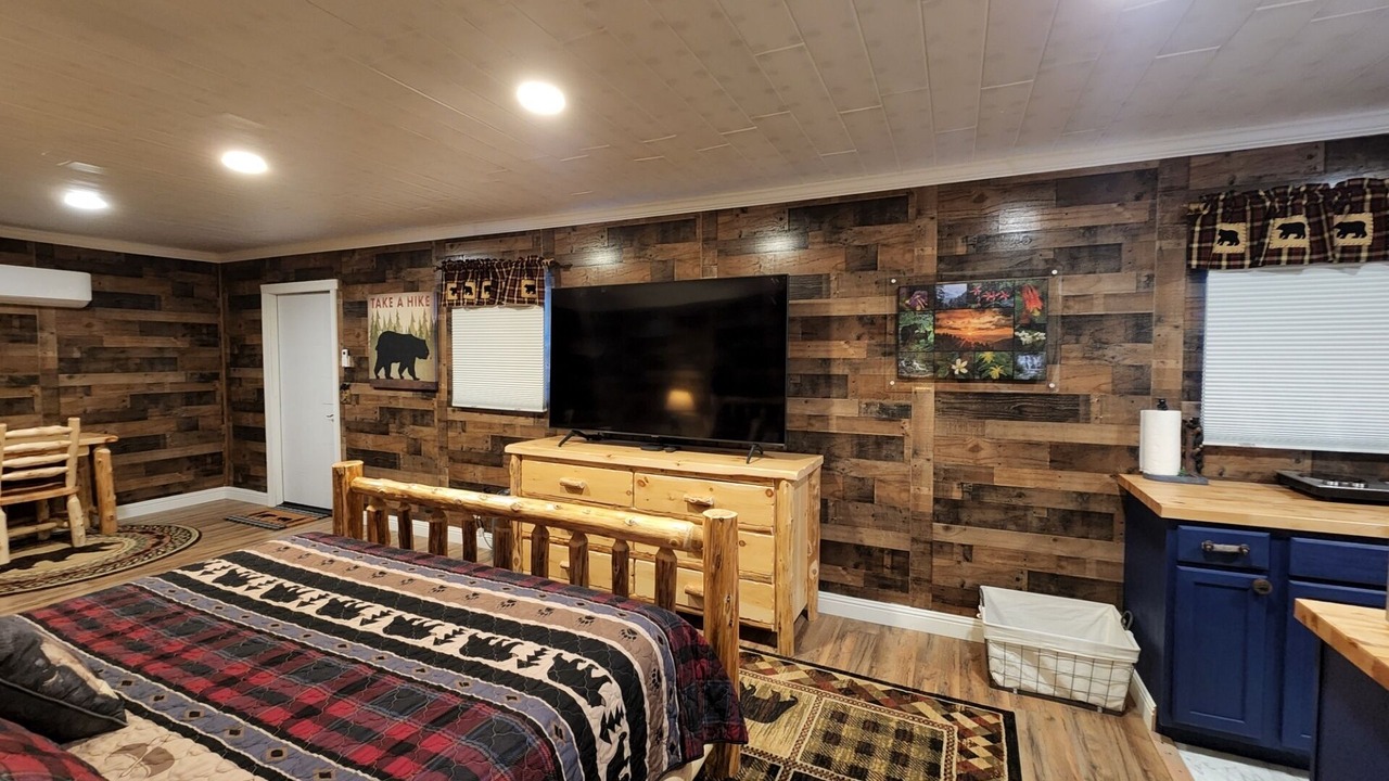 Photo of Bedroom in Rocky Grove