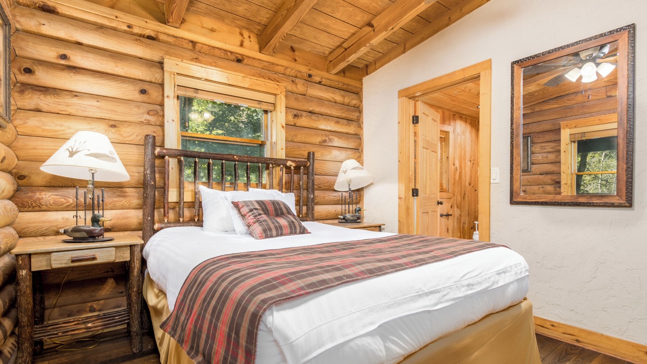 Photo of Bedroom in Rocky Grove