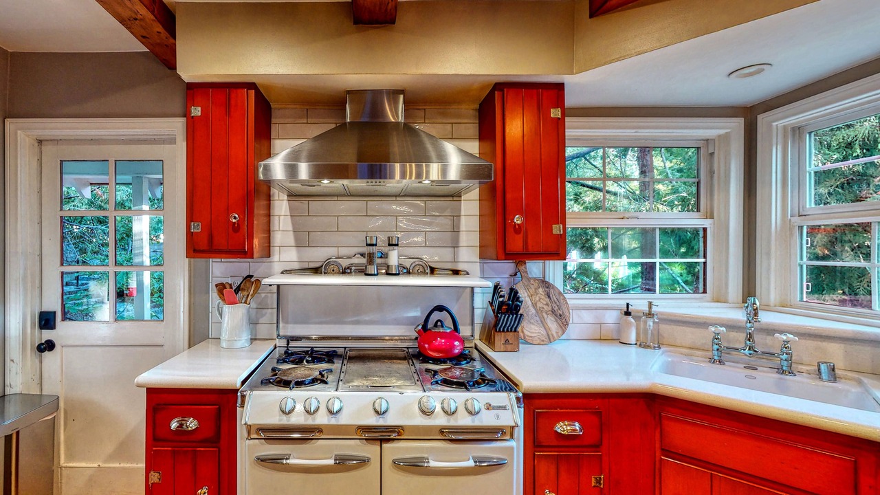 Photo of Kitchen in Lake Arrowhead