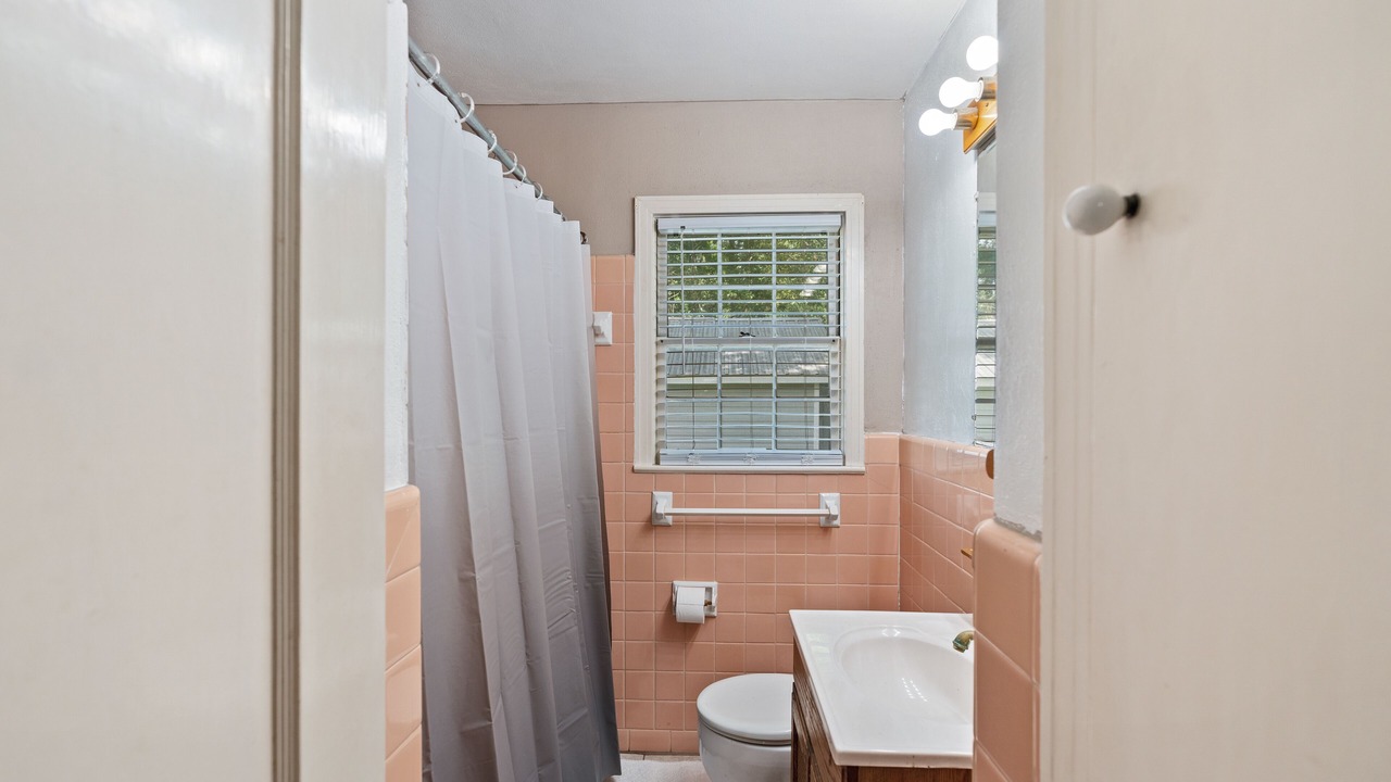Photo of Bathroom in Driftwood
