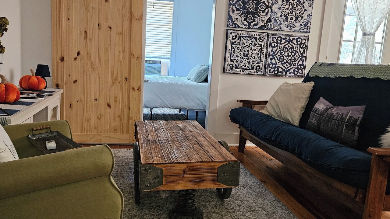 Photo of Livingroom in Guntersville