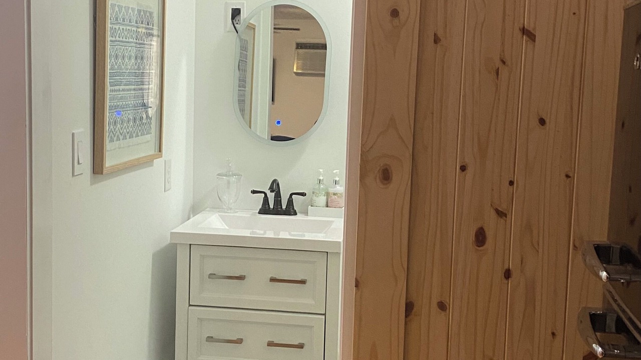 Photo of Bathroom in Guntersville