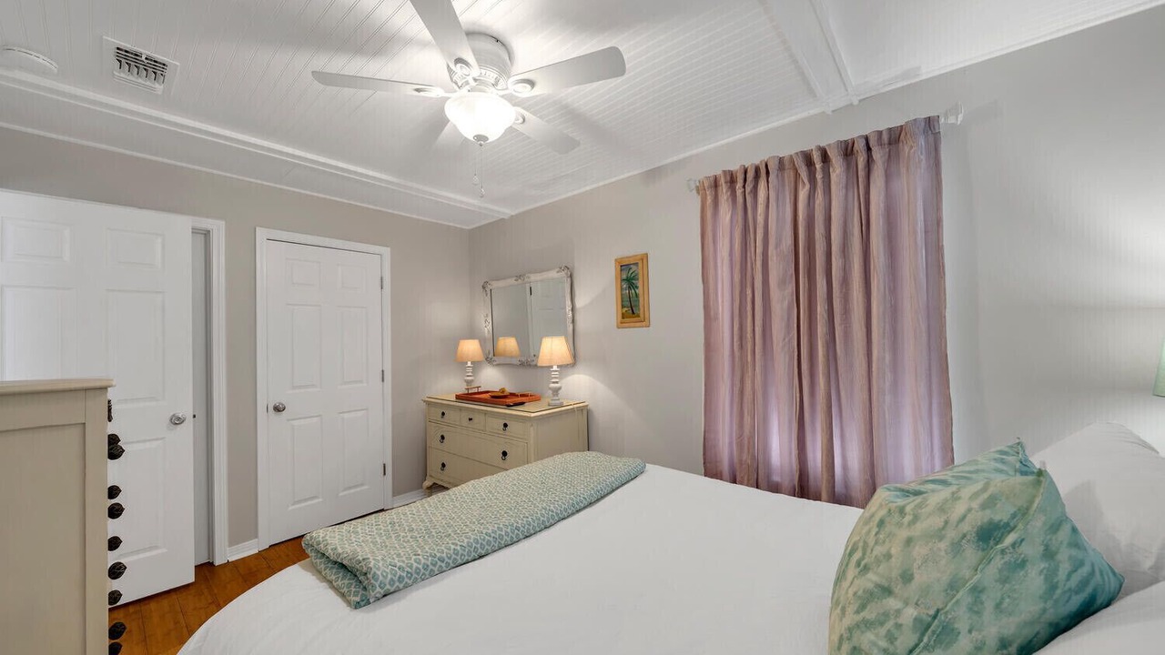 Photo of Bedroom in Crystal Beach