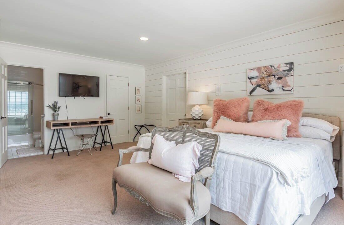 Photo of Bedroom in Guntersville