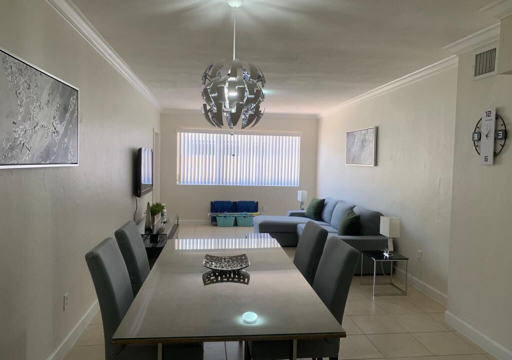 Photo of Livingroom in Biscayne Point