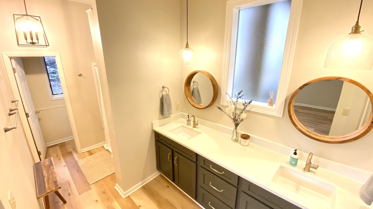 Photo of Bathroom in Maggie Valley