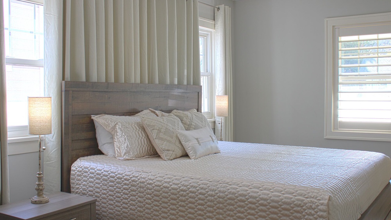 Photo of Bedroom in Grove Park- Sunset
