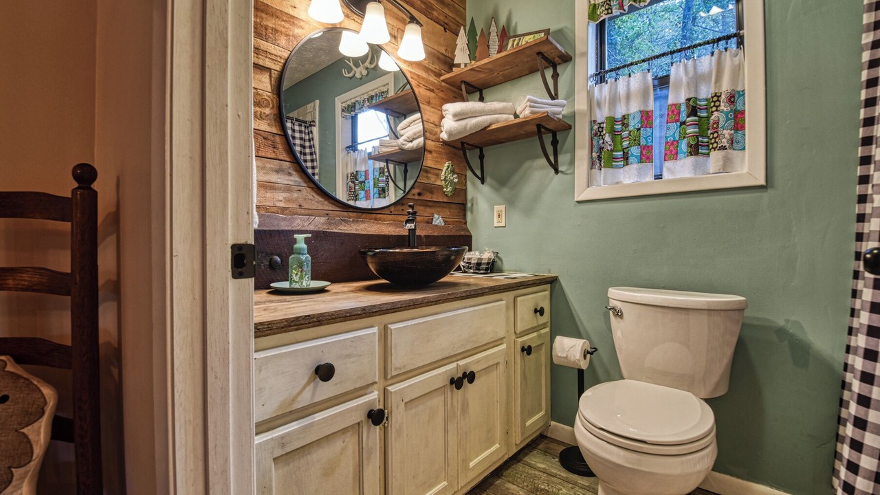 Photo of Bathroom in Cosby