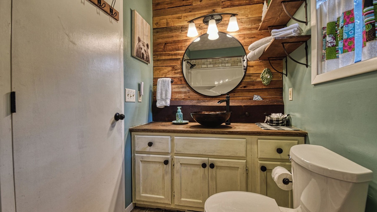 Photo of Bathroom in Cosby