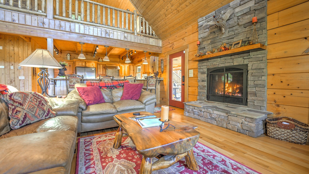 Photo of Livingroom in Cataloochee Ranch