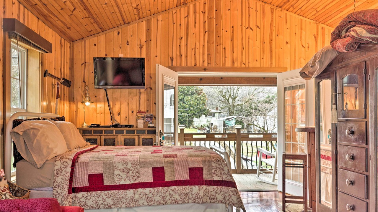 Photo of Bedroom in Hot Springs