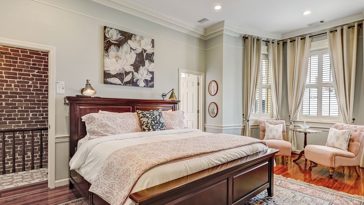 Photo of Bedroom in Historic District - North