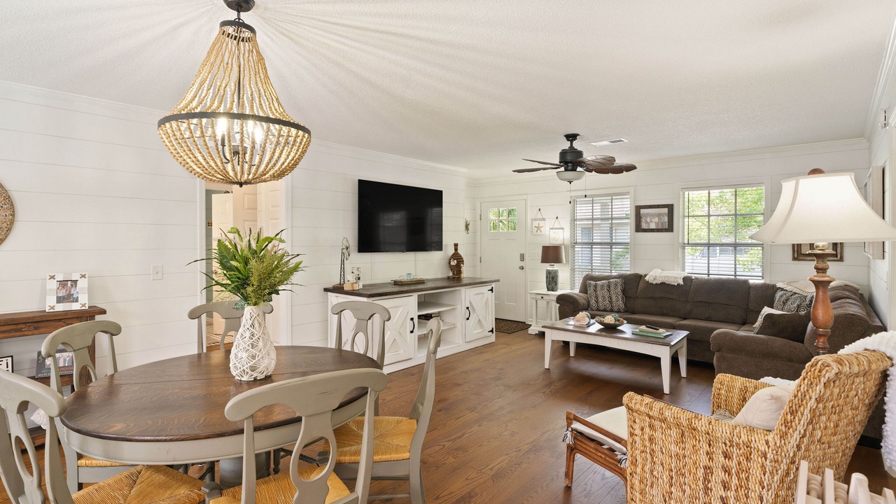 Photo of Livingroom in Saint Simons Heights