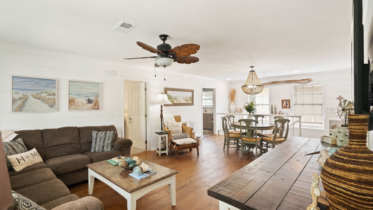 Photo of Livingroom in Saint Simons Heights