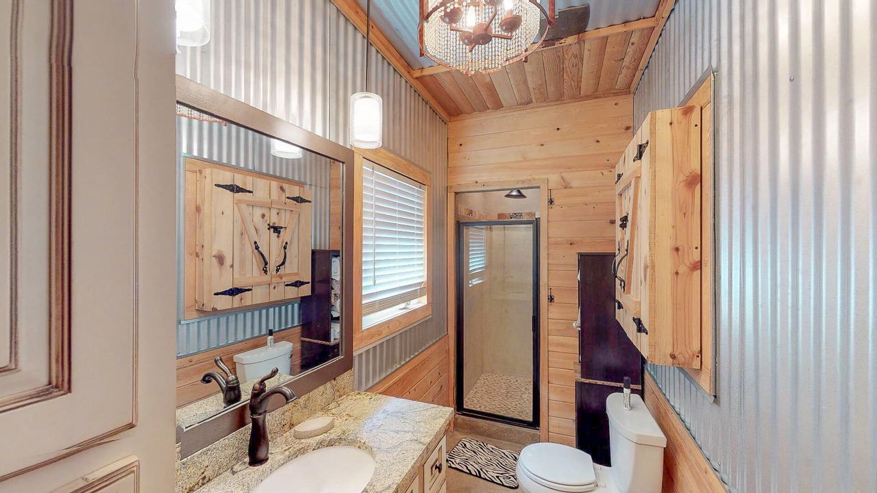 Photo of Bathroom in Guntersville