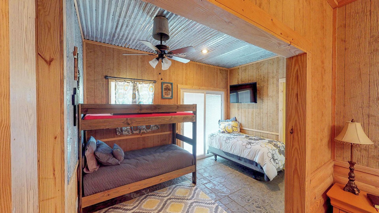 Photo of Bedroom in Guntersville