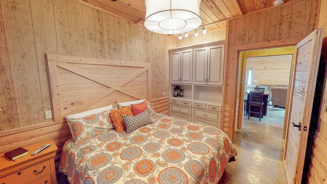 Photo of Bedroom in Guntersville