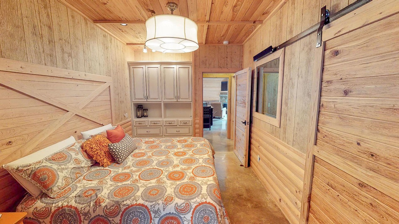 Photo of Bedroom in Guntersville