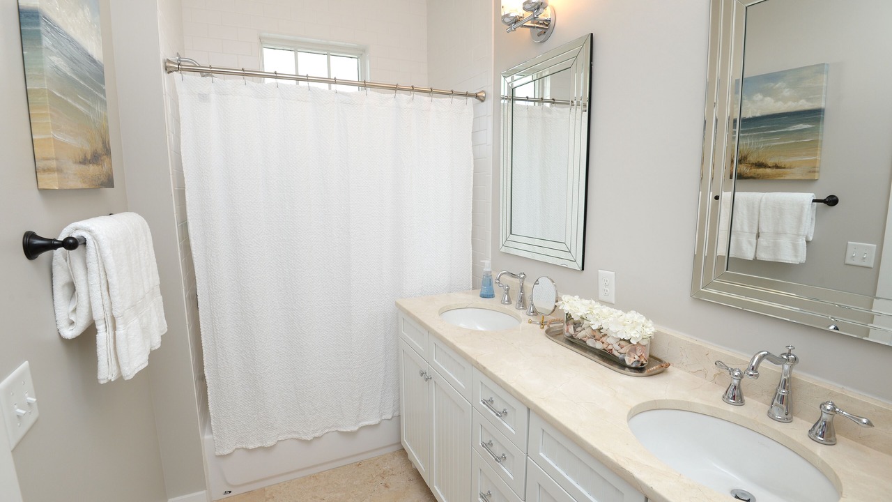 Photo of Bathroom in Sunnyside