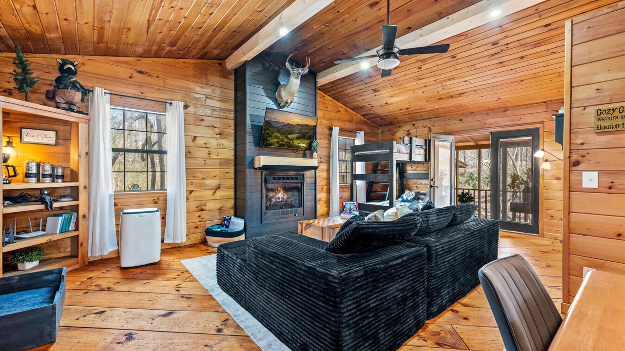 Photo of Livingroom in Rocky Grove