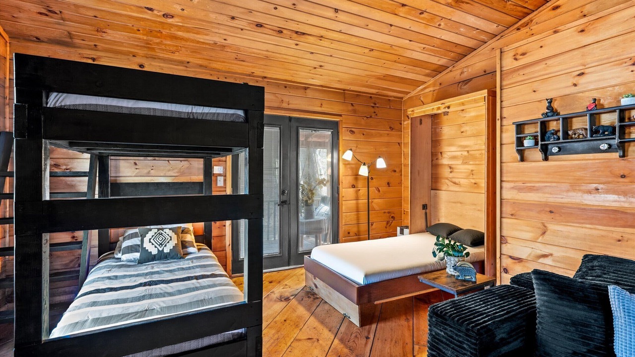 Photo of Bedroom in Rocky Grove