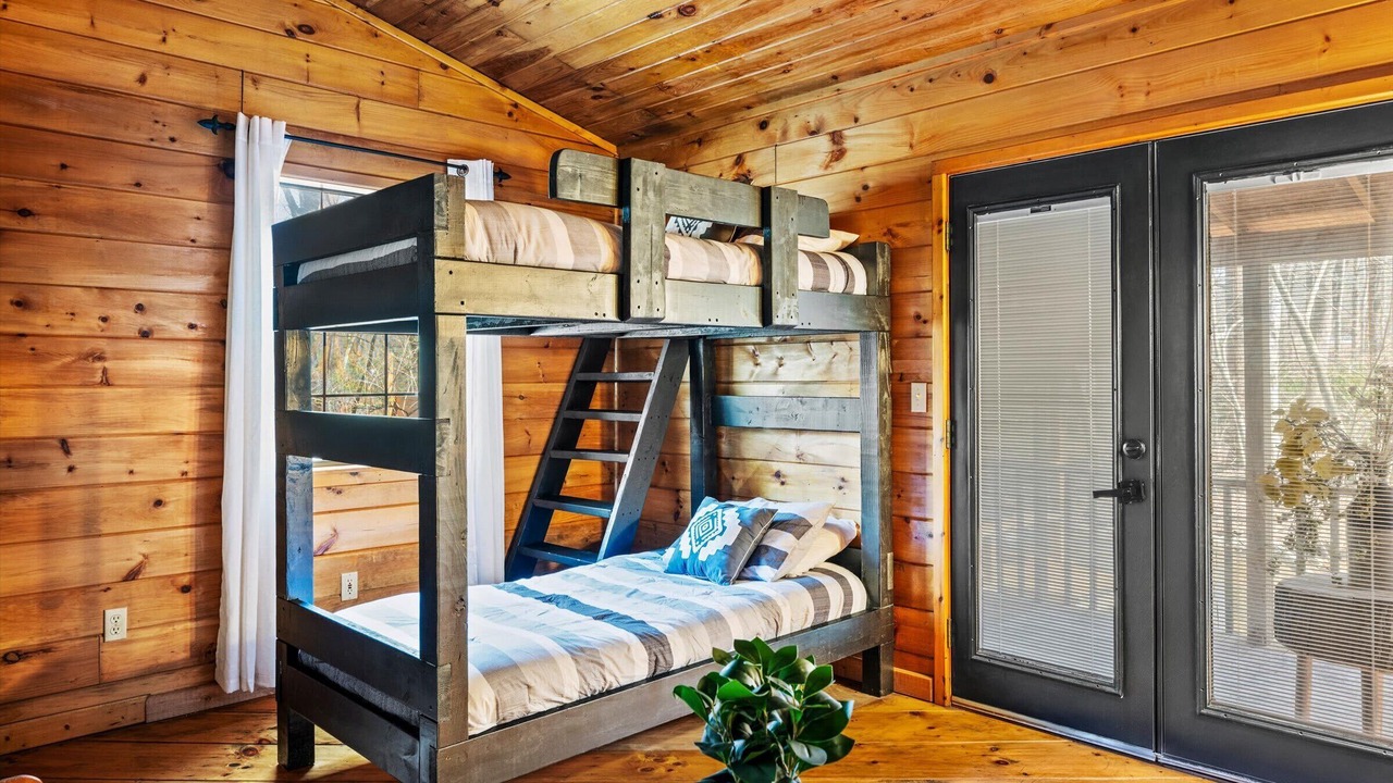 Photo of Bedroom in Rocky Grove