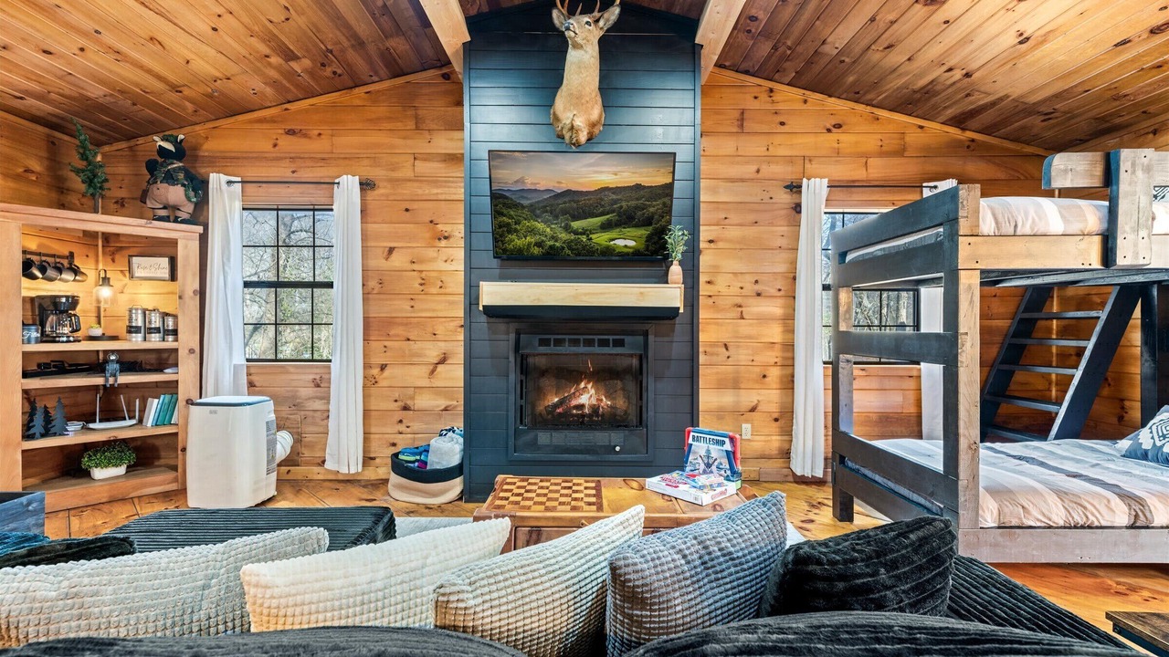 Photo of Livingroom in Rocky Grove