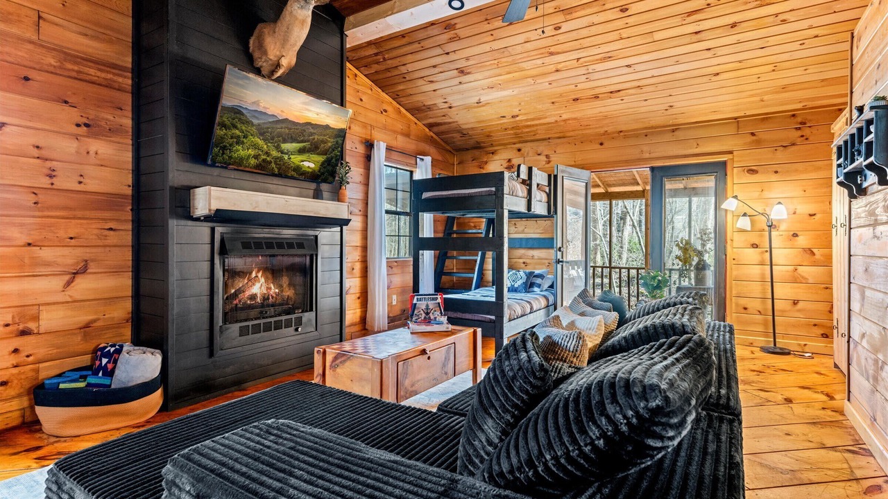 Photo of Livingroom in Rocky Grove