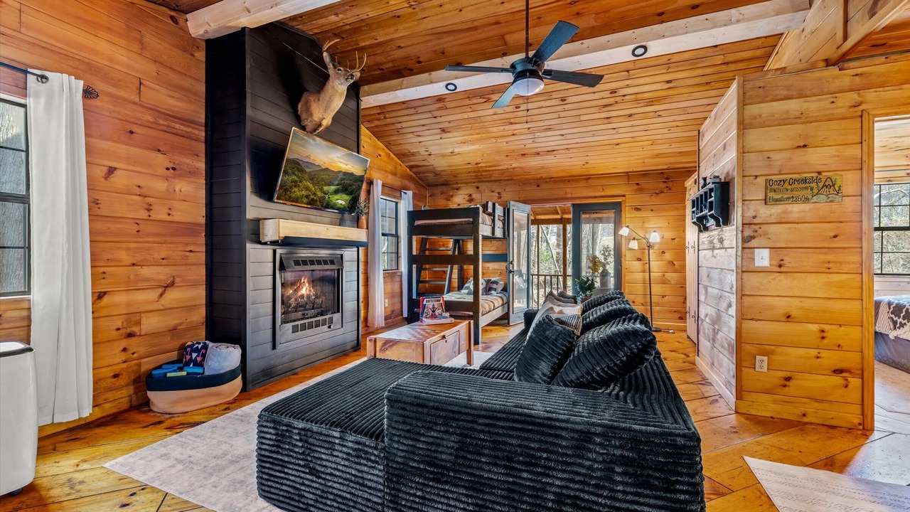 Photo of Livingroom in Rocky Grove