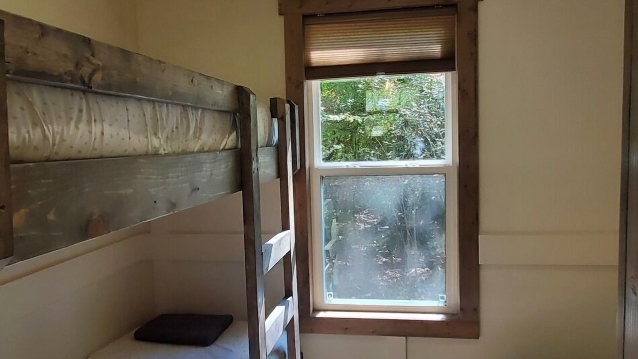Photo of Bedroom in Guntersville