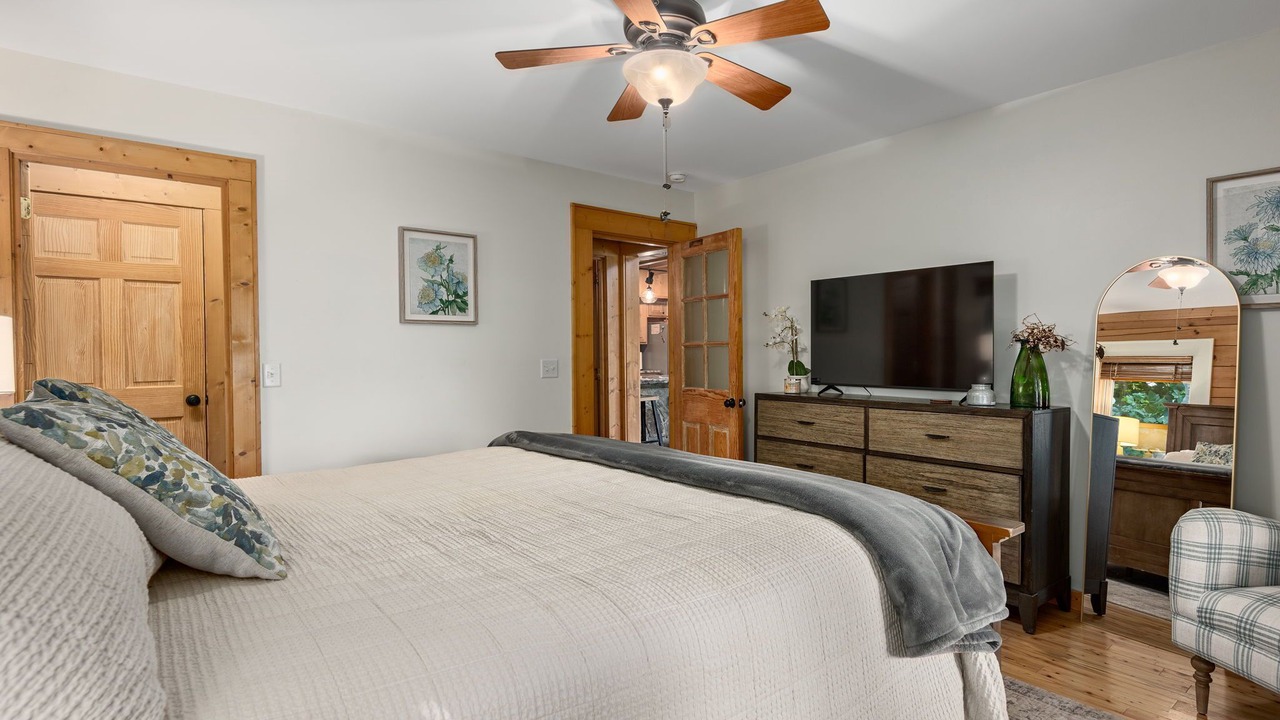 Photo of Bedroom in Maggie Valley