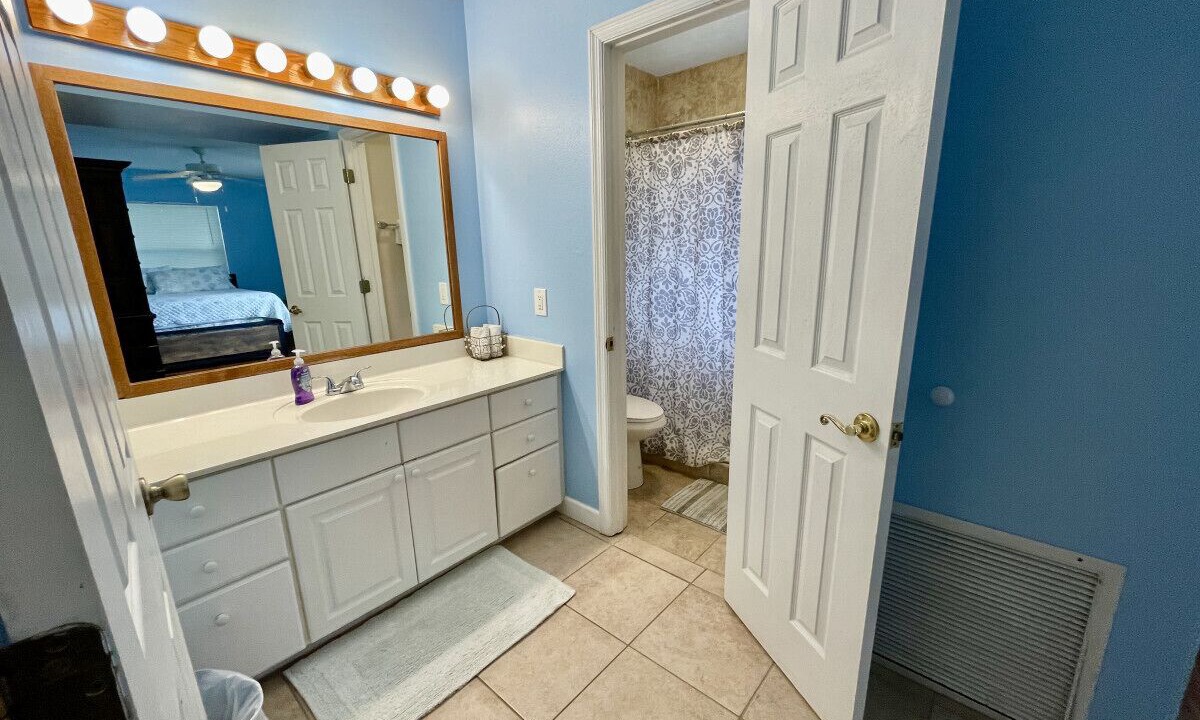 Photo of Bathroom in Cocoa Isles