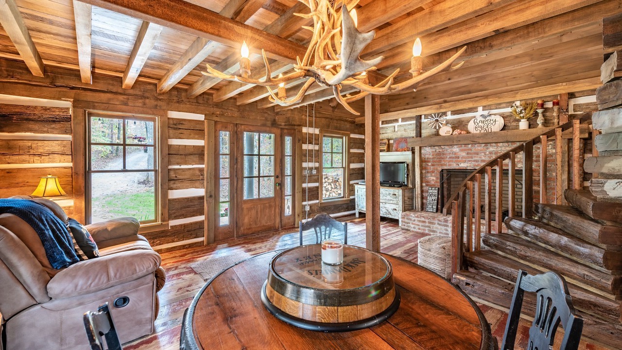 Photo of Livingroom in Talking Rock