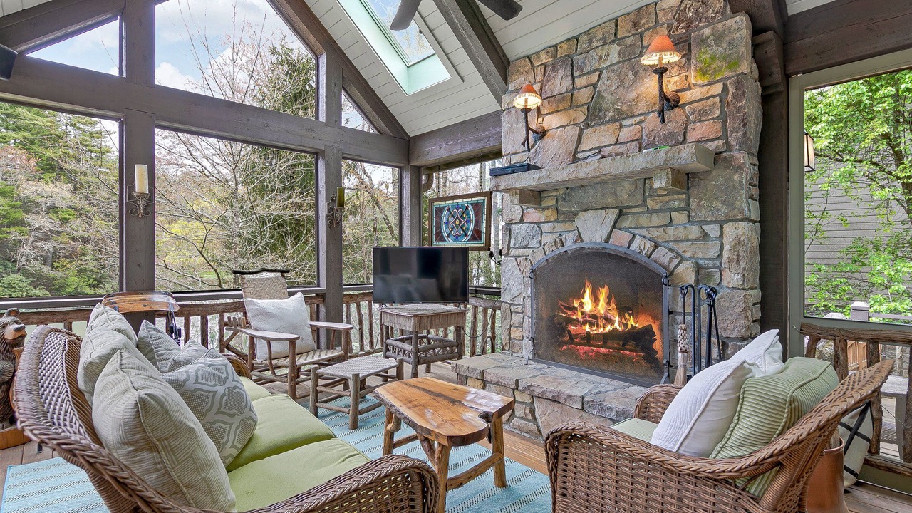 Photo of Livingroom in Lake Toxaway