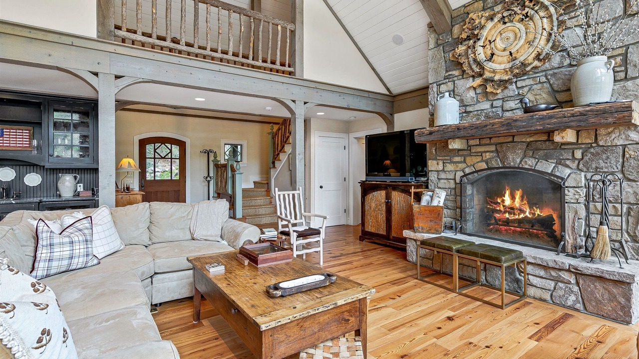 Photo of Livingroom in Lake Toxaway
