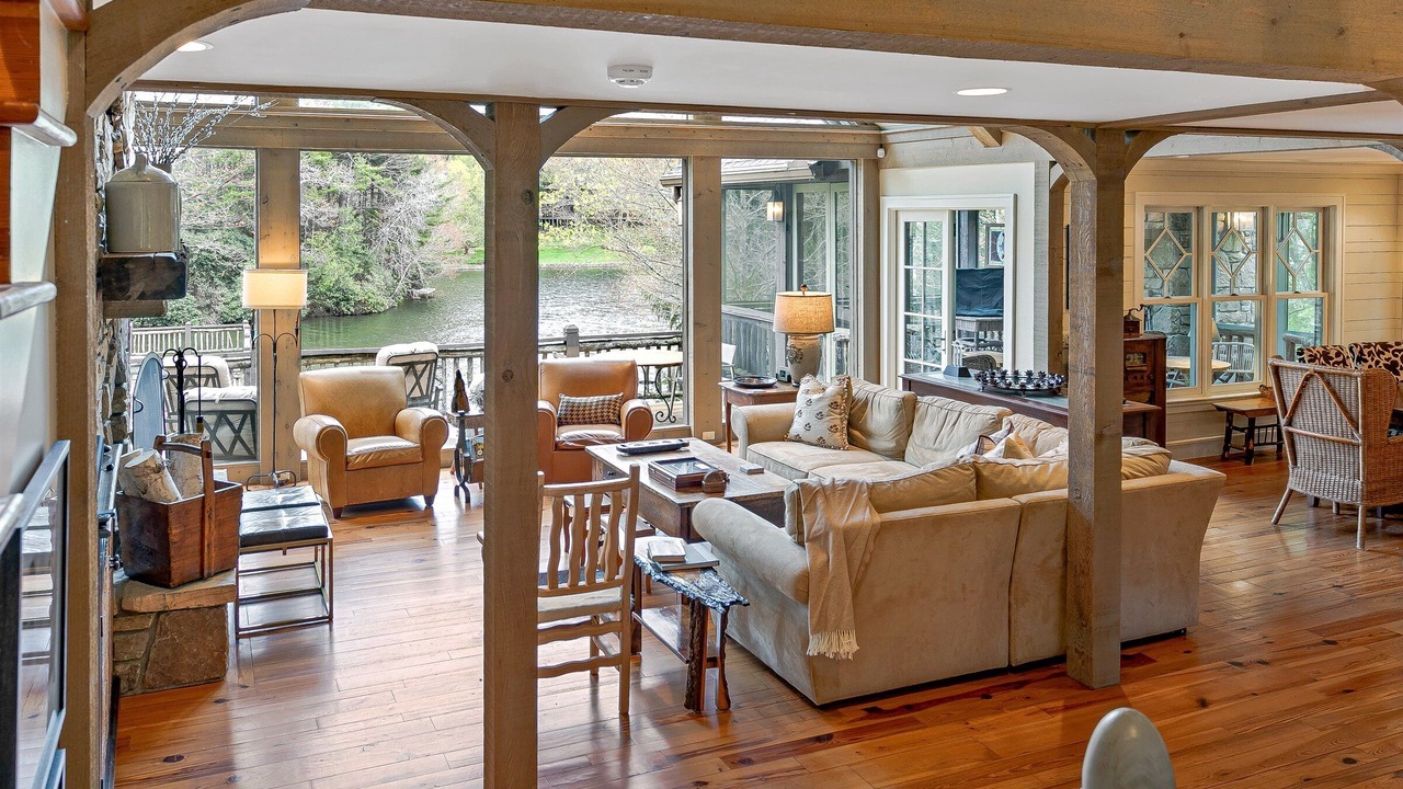 Photo of Livingroom in Lake Toxaway
