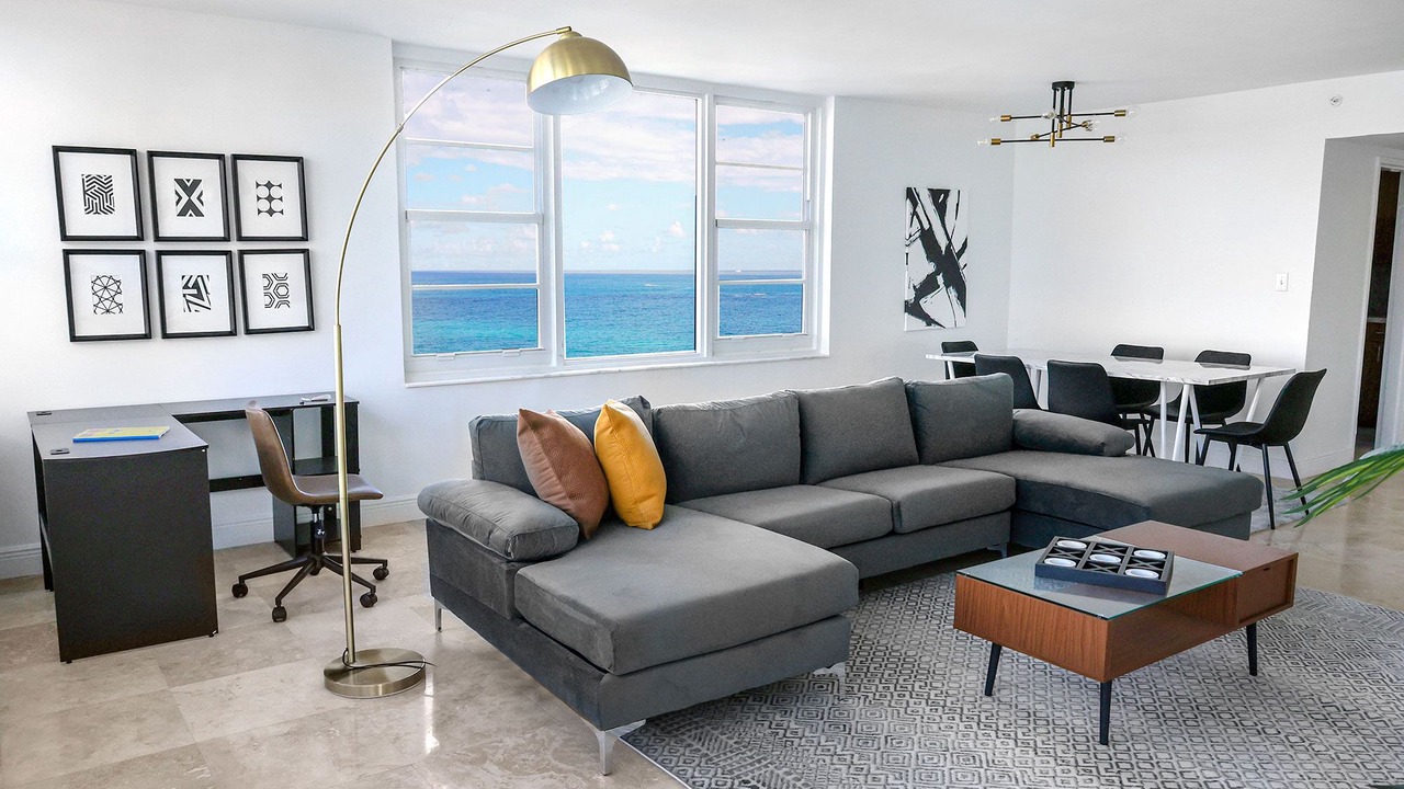 Photo of Livingroom in Mid Beach