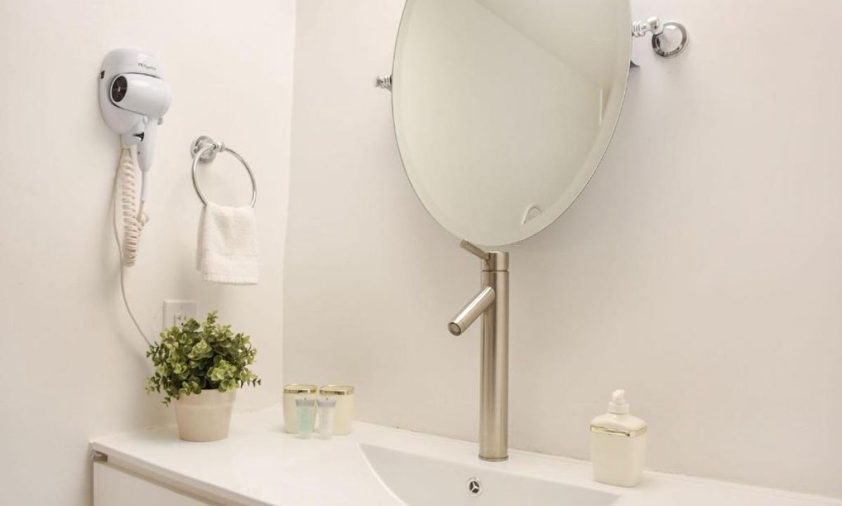 Photo of Bathroom in Mid Beach