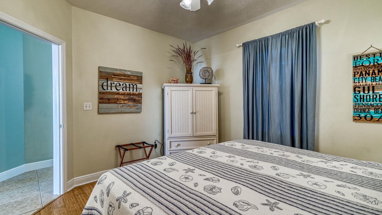 Photo of Bedroom in Miramar Beach