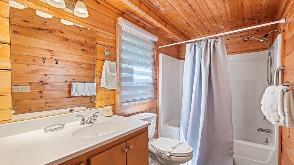 Photo of Bathroom in Maggie Valley