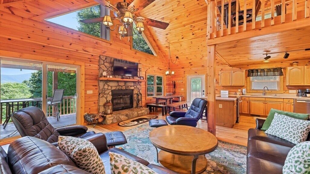 Photo of Livingroom in Maggie Valley