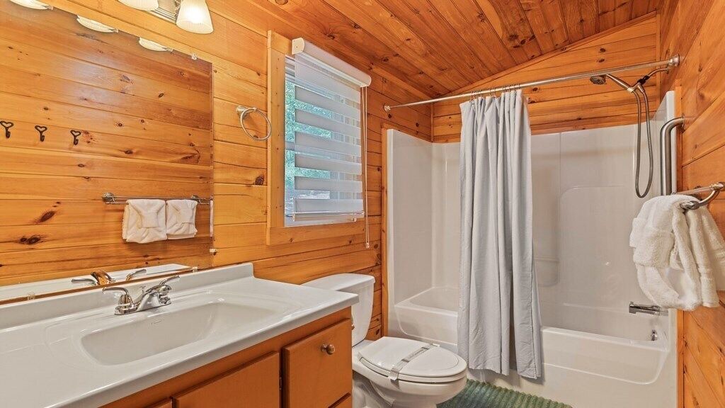 Photo of Bathroom in Maggie Valley