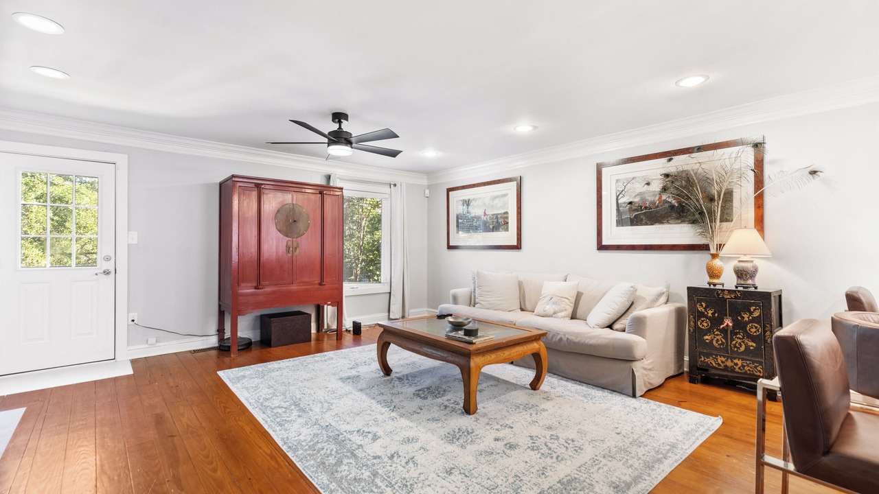 Photo of Livingroom in Harleston Village