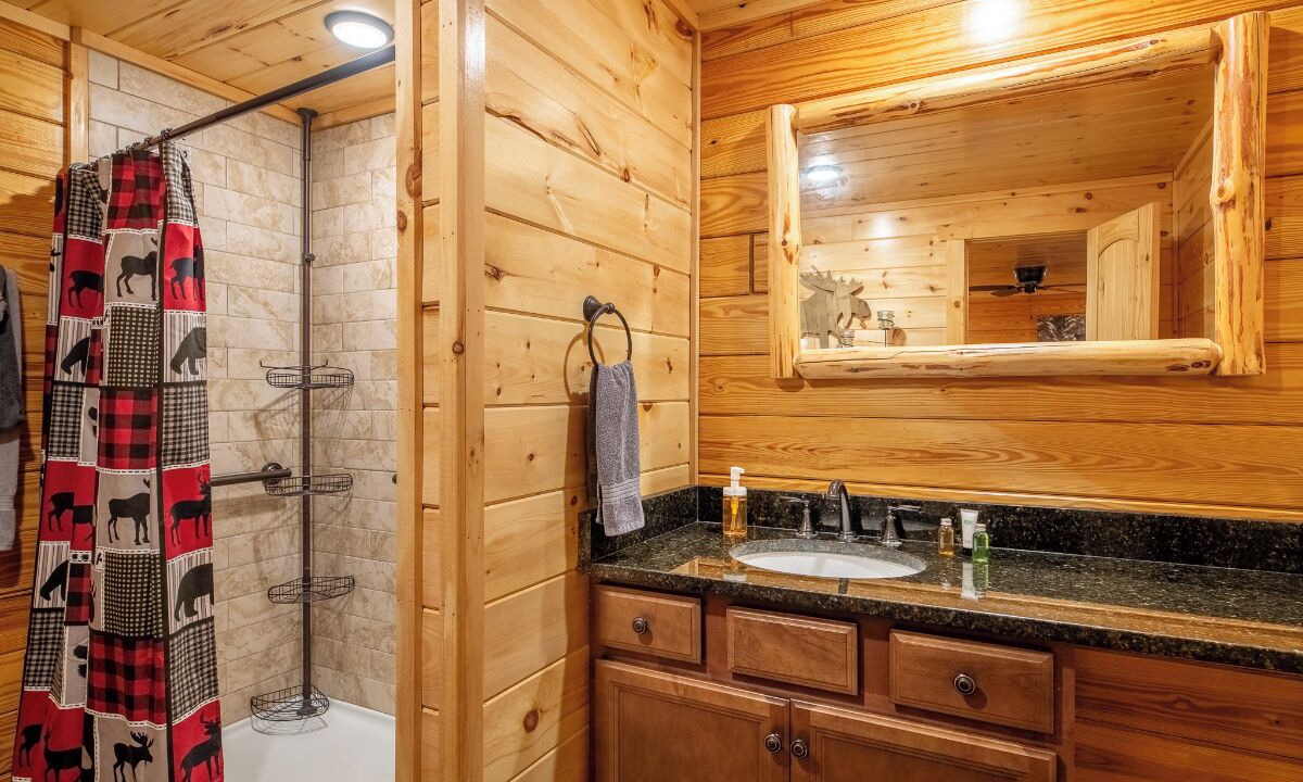 Photo of Bathroom in White Oak Lodge